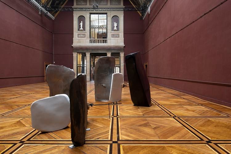 nairy baghramian, installation view of&nbsp;maintainers, beaux-arts, festival d&#039;automne, paris, 2018