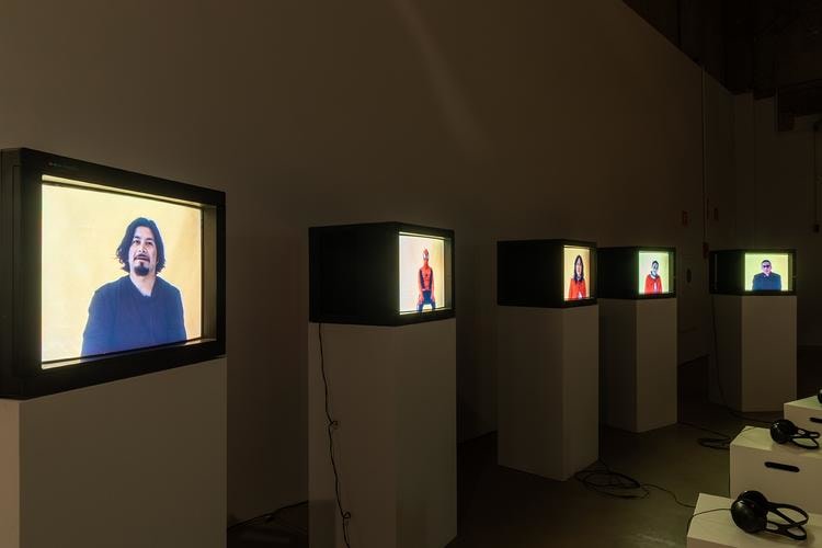  minerva cuevas, installation view of&nbsp;dissidencia, galpao vb, sao paulo, 2018