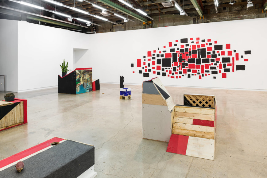 abraham cruzvillegas, installation view of&nbsp;hi, how are you, gonzo?, the contemporary austin, austin, 2019