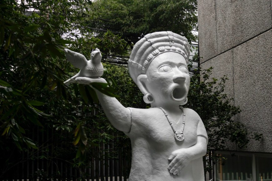 installation view minerva cuevas: coqu&iacute;n, museo de arte carrillo gil, mexico city. photo: josu&eacute; pasten
