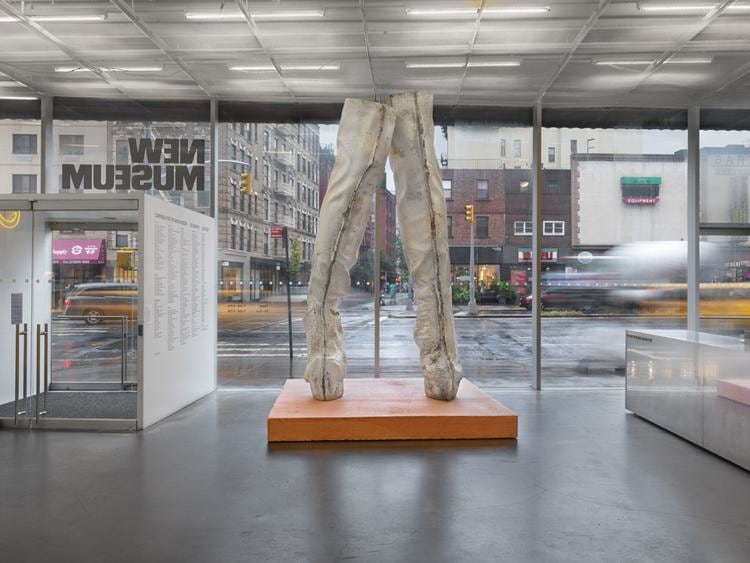  sarah lucas, installation view&nbsp;&nbsp;au naturel, new museum, new york, 2018
