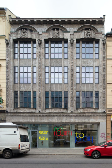 minerva cuevas, installation view of no room to play, daad galerie, berl&iacute;n, 2019 photo: thomas burns