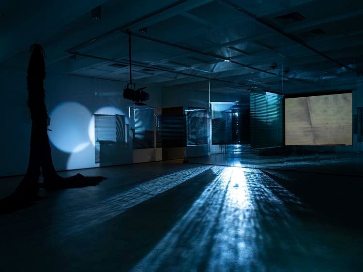 haegue yang, vista de instalaci&oacute;n triple vita nestings, institute of modern art, brisbane, 2018