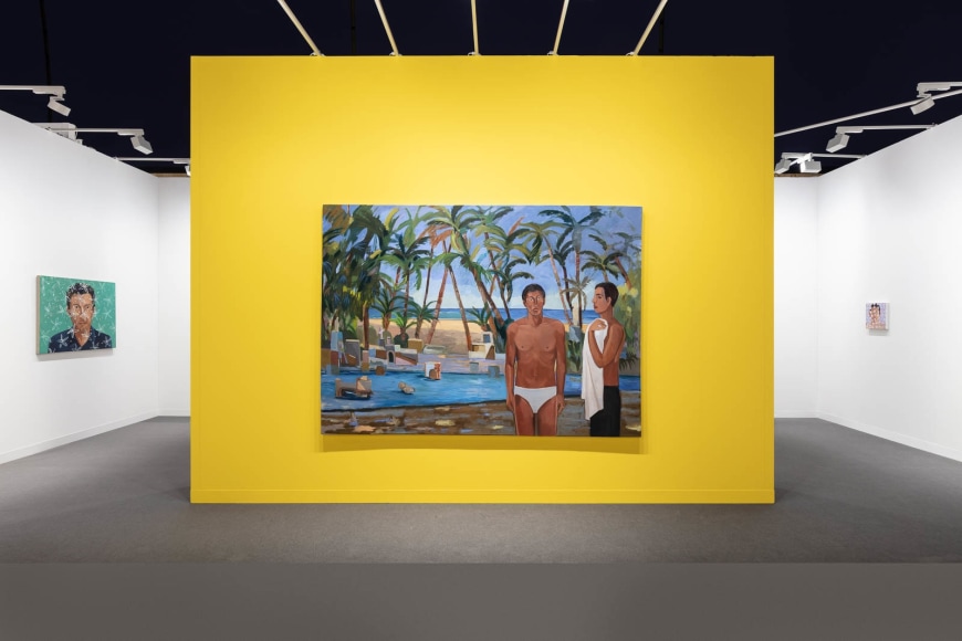 roberto gil de montes solo booth en paris+ par art basel, 2023. foto de mark blower