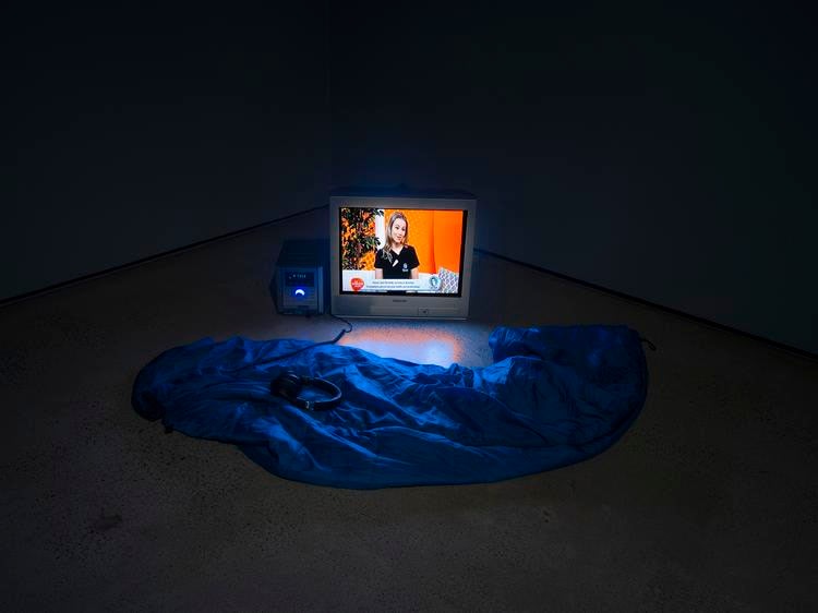 haegue yang, vista de instalaci&oacute;n triple vita nestings, institute of modern art, brisbane, 2018