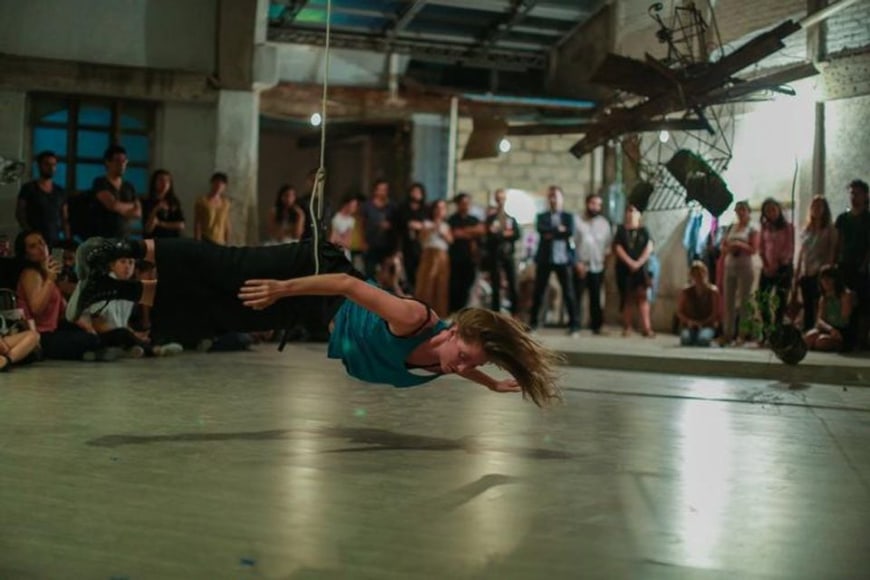  abraham cruzvillegas and b&aacute;rbara foulkes,&nbsp;autorreconstrucci&oacute;n: to insist, to insist, to insist,&nbsp;la pista, mexico city, 2017. photo: carlos miguel altamirano allende