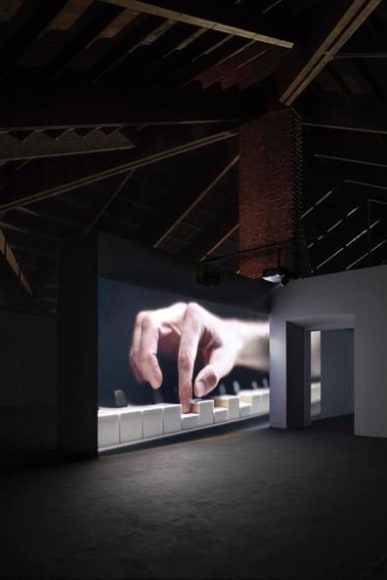 anri sala, vista de instalaci&oacute;n de&nbsp;as you go,&nbsp;castello di rivoli, tur&iacute;n,&nbsp;2019