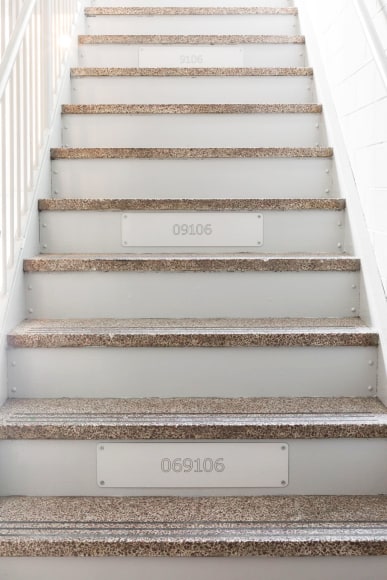 gabriel kuri,vista de instalaci&oacute;n de&nbsp;untitled public art work,the swiss institute,nueva york,2019