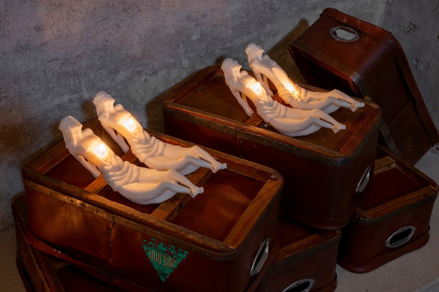 vista de instalaci&oacute;n b&aacute;rbara s&aacute;nchez-kane:&nbsp;&iquest;cu&aacute;ntos &aacute;ngeles caben en la punta de un alfiler?, collegium, 2025. foto: roberto ruiz