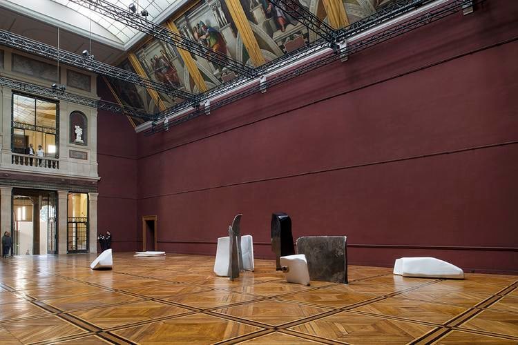 nairy baghramian, installation view of&nbsp;maintainers, beaux-arts, festival d&#039;automne, paris, 2018