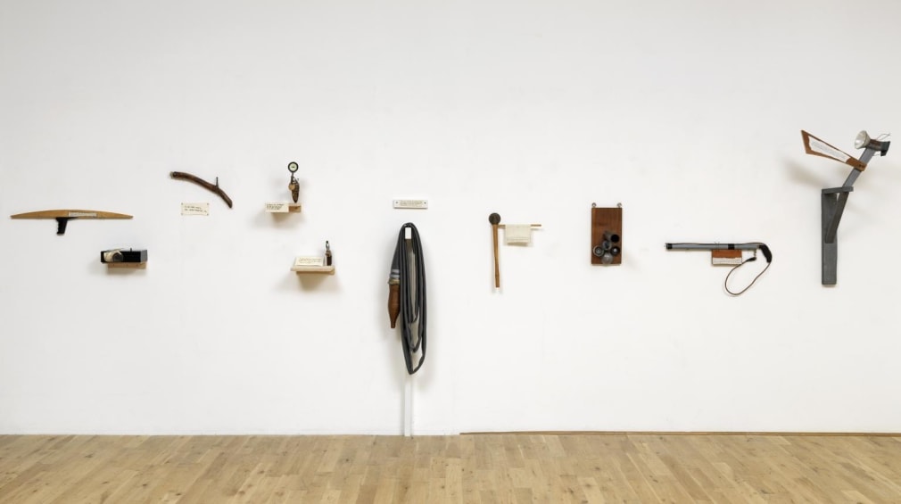 jimmie durham, installation view of untitled, materials and objetcs, tate modern, london, 2021