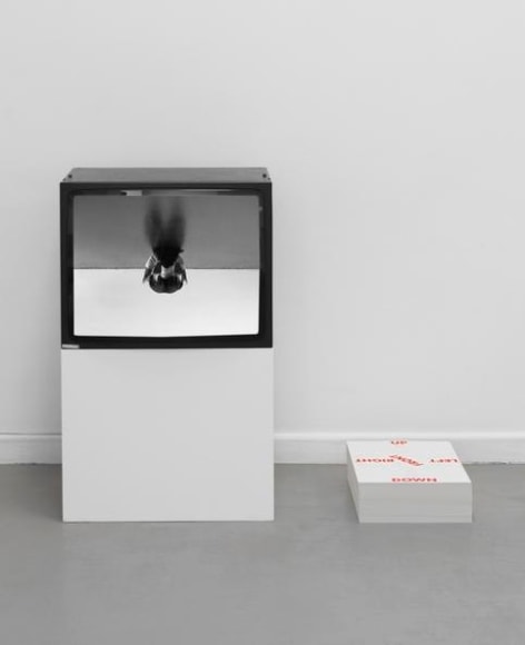 alexandra bachzetsis, vista de instalaci&oacute;n de&nbsp;instruction pieces,&nbsp;neuer berliner kunstverein, berl&iacute;n, 2019