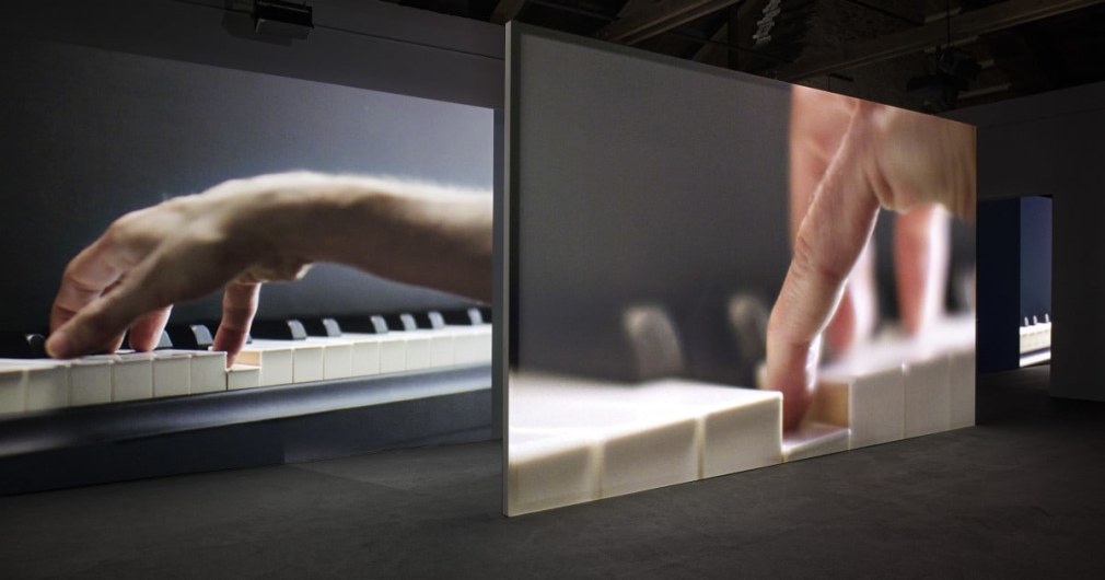 anri sala, vista de instalaci&oacute;n de&nbsp;as you go,&nbsp;castello di rivoli, tur&iacute;n,&nbsp;2019