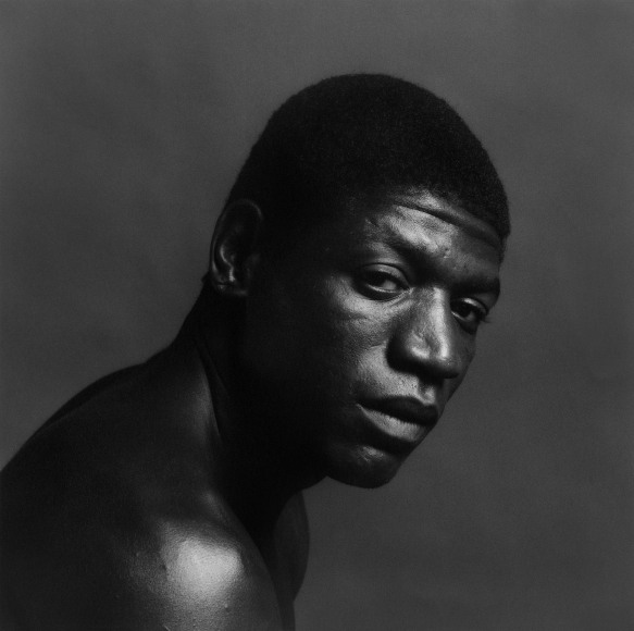 Portrait of Bob Love in 3/4 view.