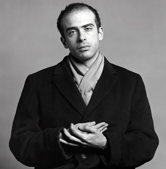 Portrait of Francesco Clemente with hands at chest.