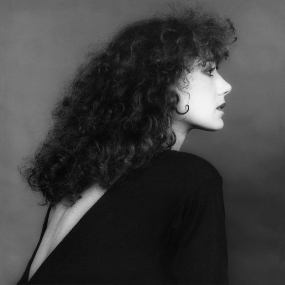 Portrait of Marissa Berenson in profile.