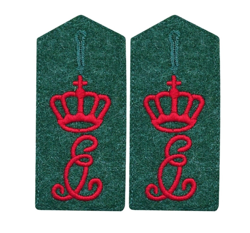 German Imperial Army World War I epaulettes with the regimental &ldquo;E&rdquo; depicted in Hartley and Indiana&rsquo;s paintings