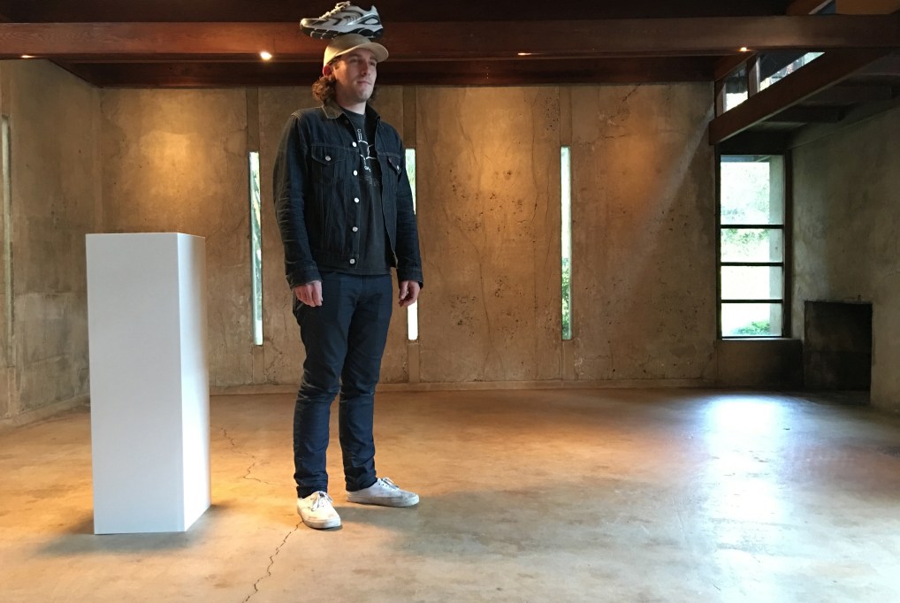 Erwin Wurm: One Minute Sculptures