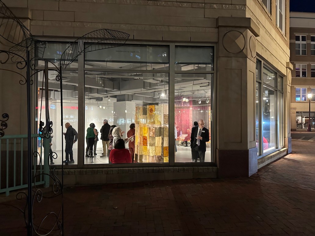 Image of people in gallery