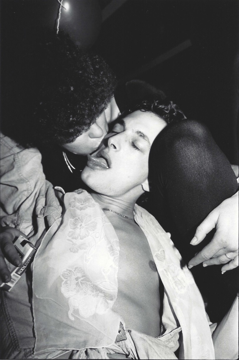 Couple kissing by Arlene Gottfried