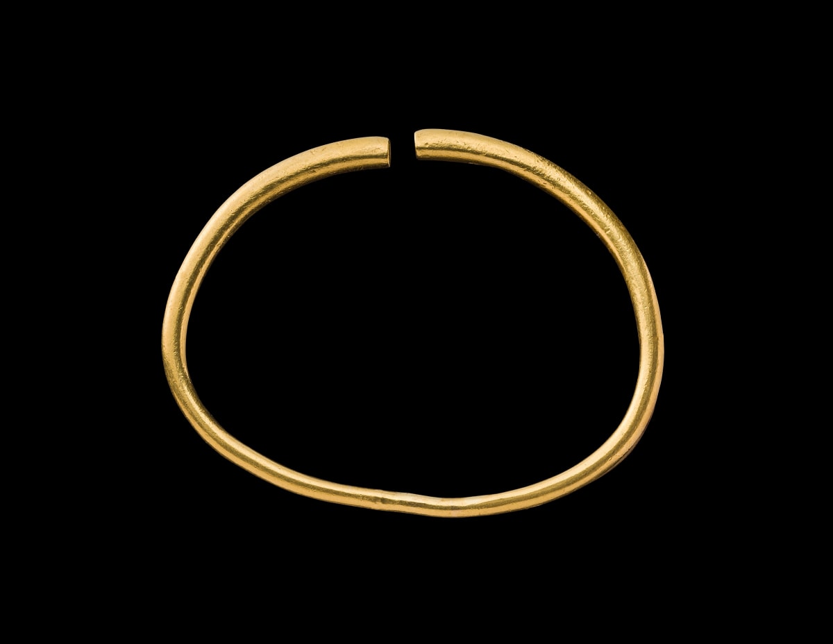 Gold Bracelet - Works of Art - Ariadne Galleries
