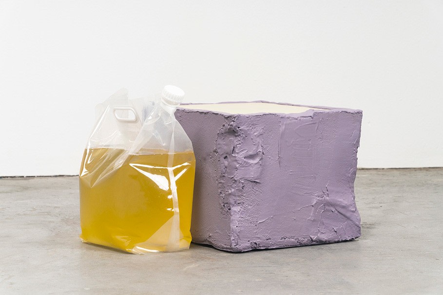 (Left) Shahryar Nashat, Untitled, 2021, plastic container and urine, 13 x 6 x 11 inches (33 x 15.2 x 27.9 cm)
(Right) Shahryar Nashat, Untitled, 2021, papier m&amp;acirc;ch&amp;eacute;, epoxy resin, and acrylic, 13 x 21 x 13 1/4 inches (33 x 53.3 x 33.7 cm)
Photo by Elon Schoenholz
&amp;nbsp;