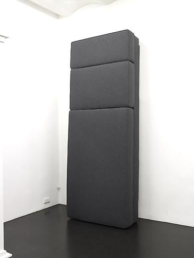 GRAUES SOFA/GREY COUCH (formerly BUNDSCHUH)