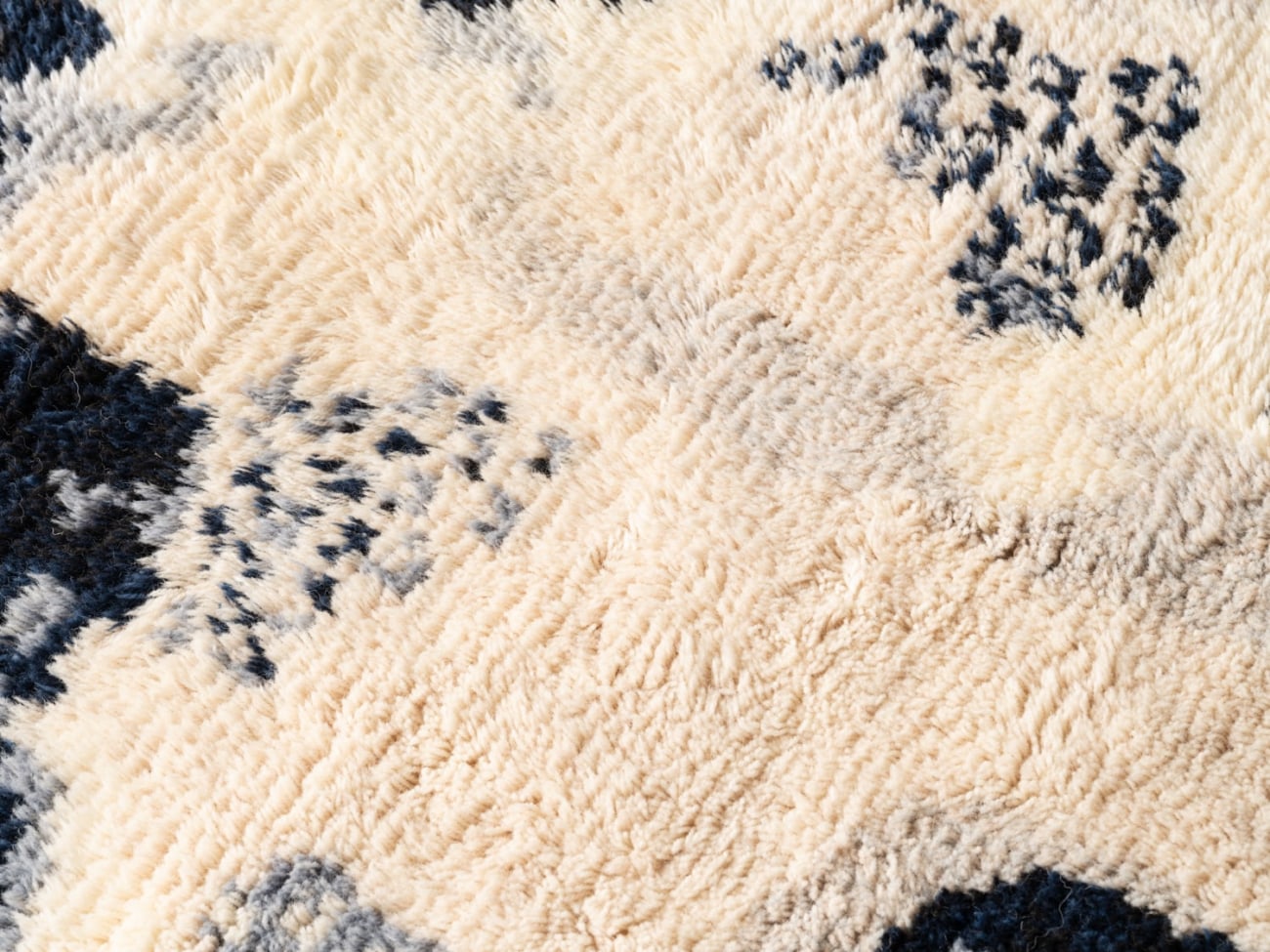 FINNISH TEXTILE ARTIST