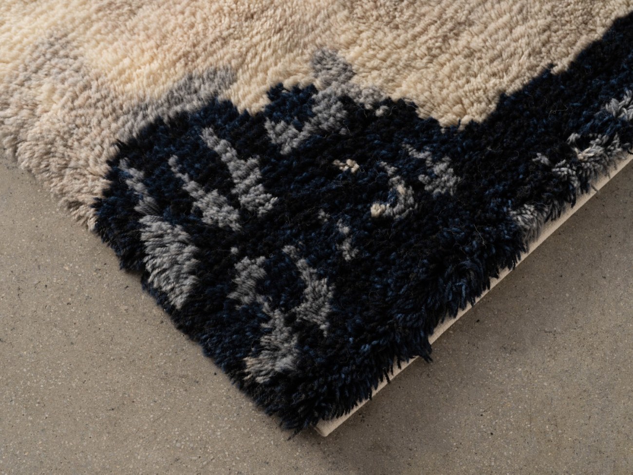 FINNISH TEXTILE ARTIST