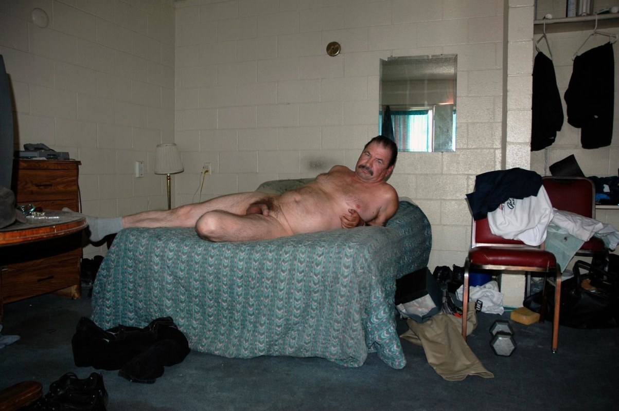 Zoe Strauss -
Man Nude on Bed, 2001-2006 | Bruce Silverstein Gallery