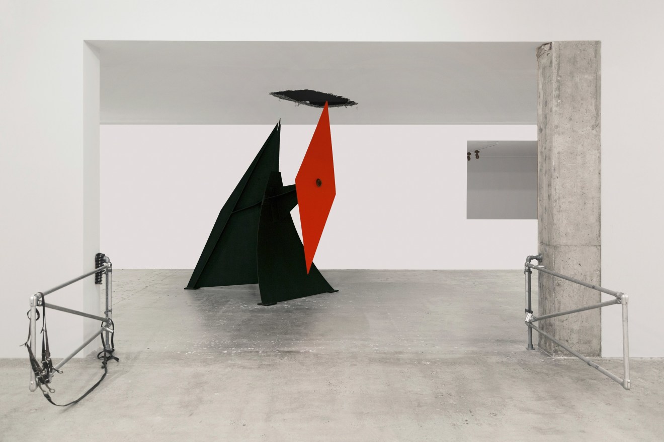 Installation view of Kinetics of Violence: Alexander Calder and Cady Noland, New York, Venus Over Manhattan, 2017