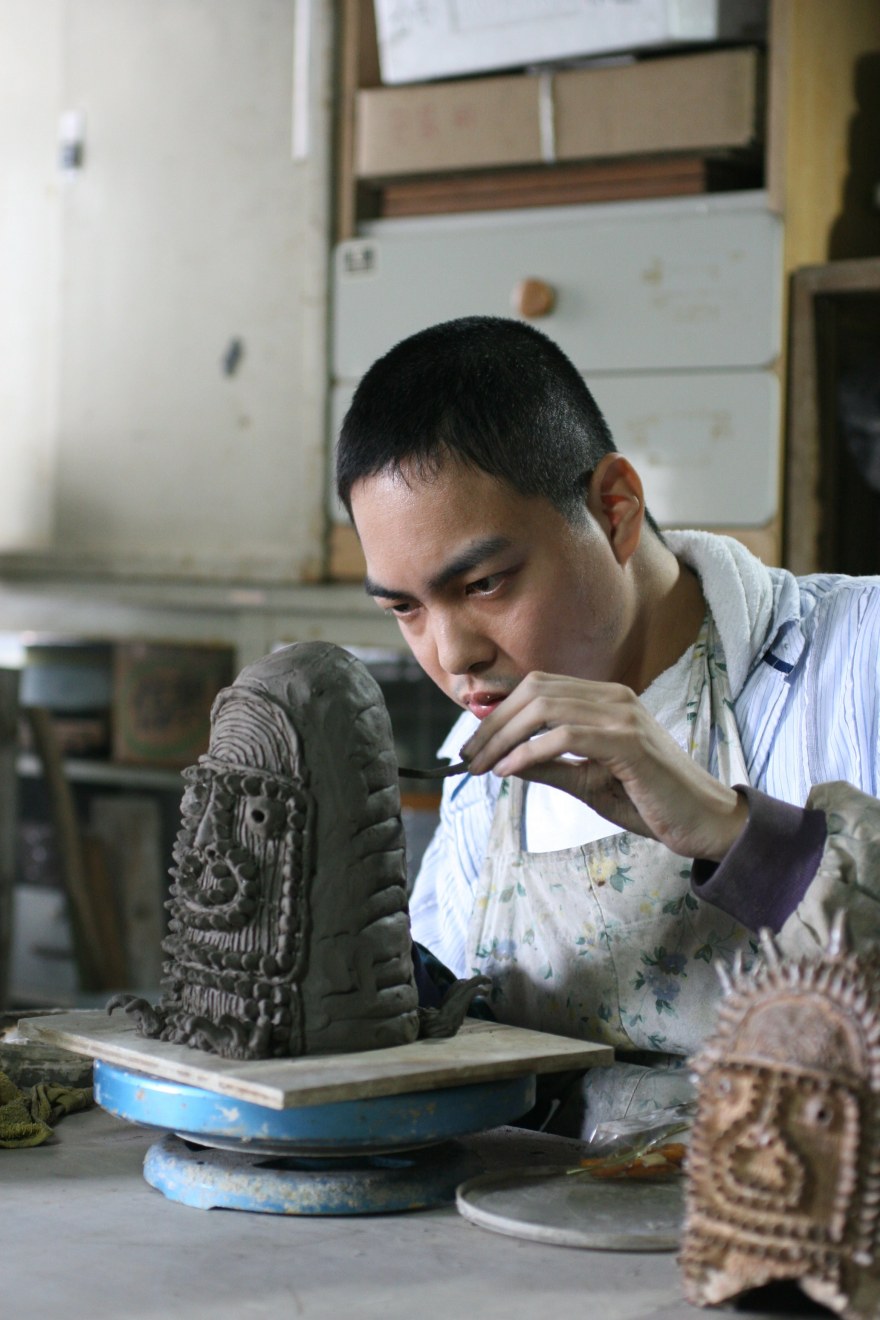 Shinichi Sawada in the ceramic studio, Shiga Prefecture, Japan. Courtesy the artist, Venus Over Manhattan, New York, Jennifer Lauren Gallery, Manchester, and Nakayoshi Fukushikai.