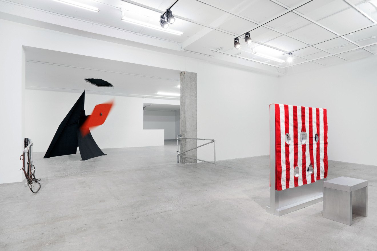 Installation view of Kinetics of Violence: Alexander Calder and Cady Noland, New York, Venus Over Manhattan, 2017