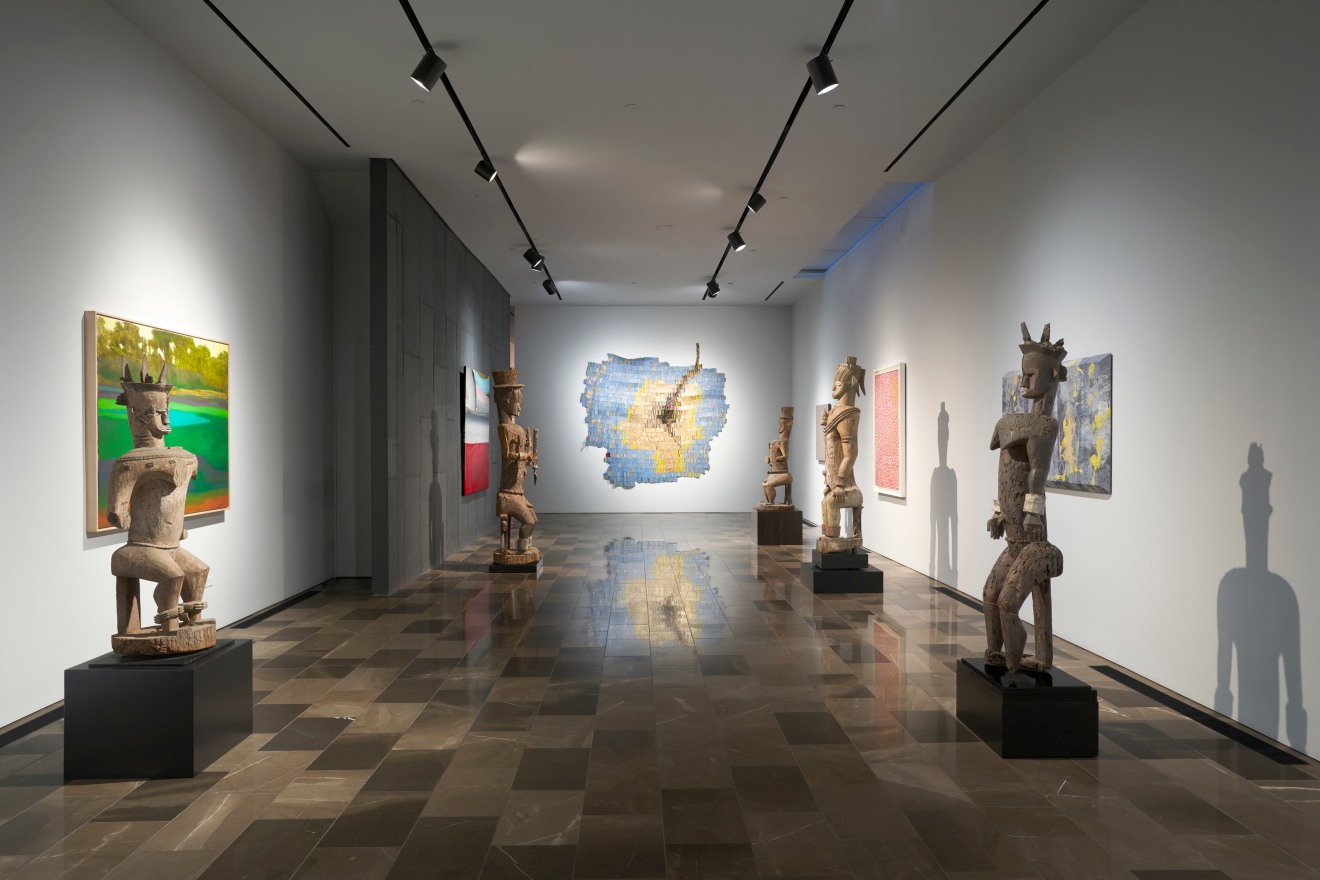 The show contains five monumental Urhobo figures, which are accompanied by nine pieces of abstract art. Courtesy Adam Lindemann (New York) and Bernard de Grunne (Brussels).