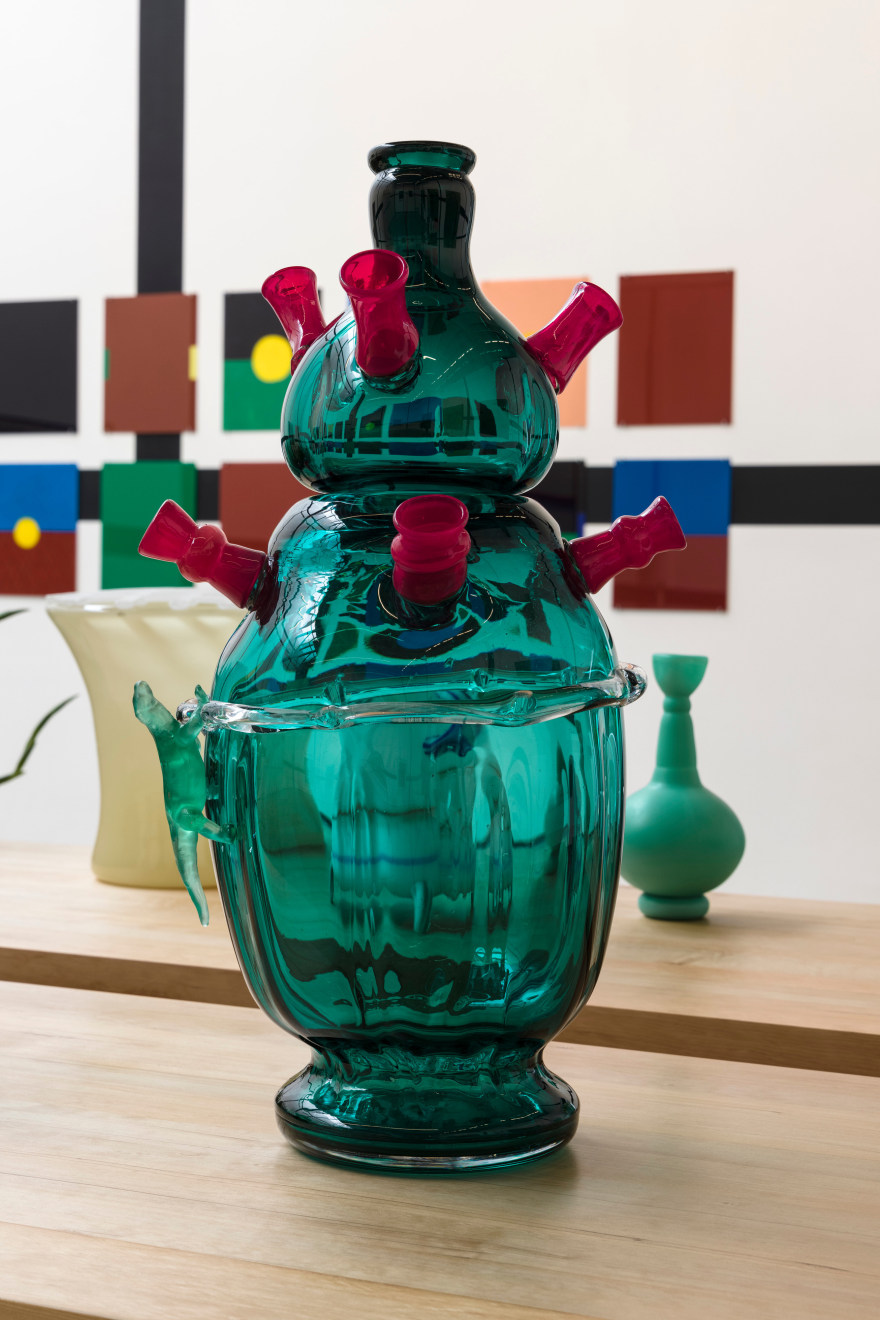 Andrea B&uuml;ttner, Vase (Green and Red), 2021