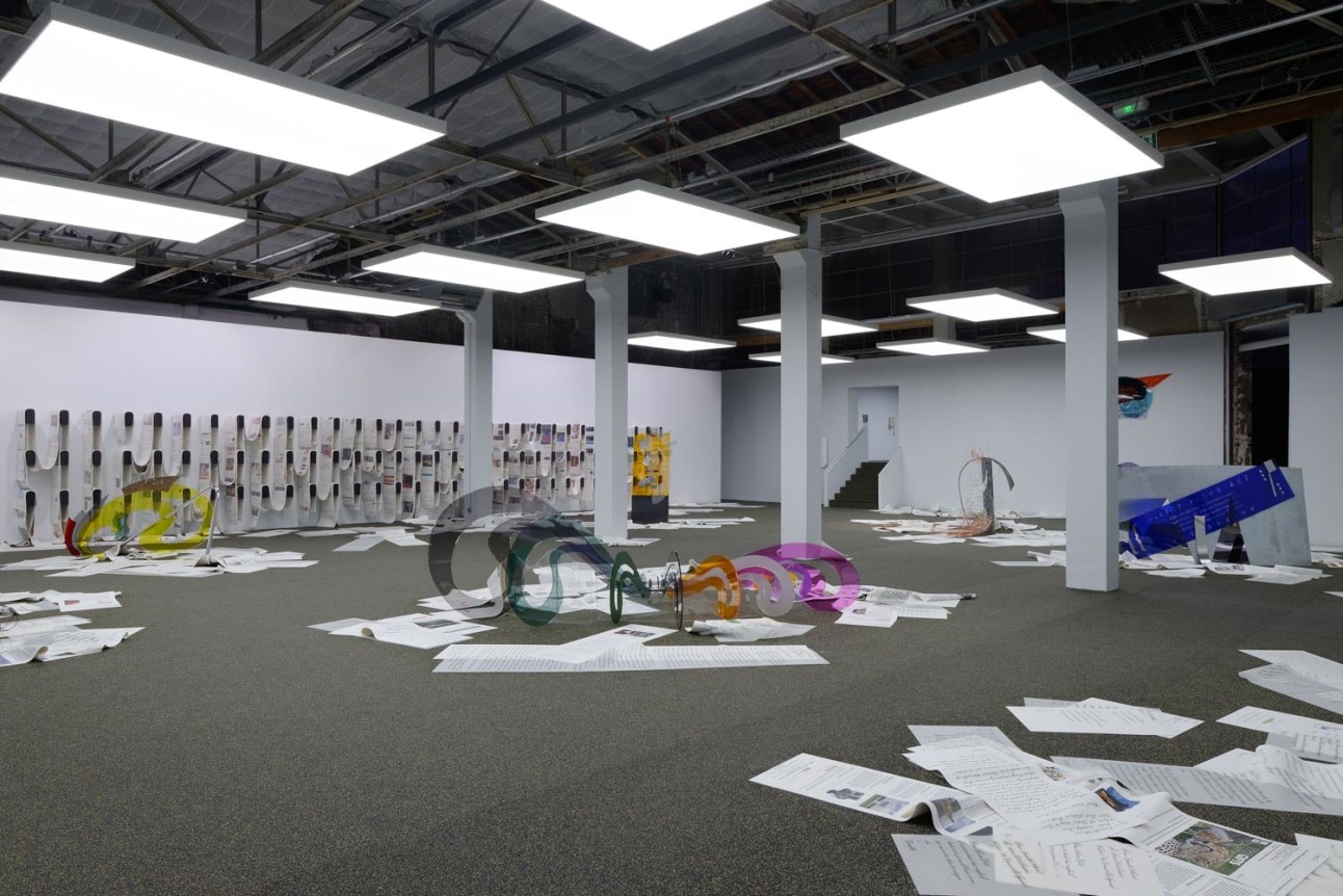Days are Dogs. Installation view, 2017. Palais de Tokyo, Paris. Photo: Aurélien Mole.