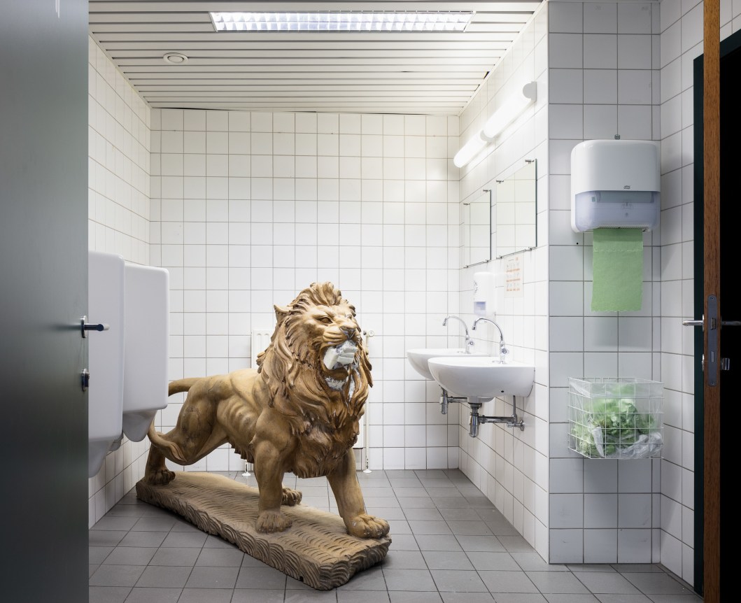 Housebroken. Installation view, 2019. Kunsthal Gent. Photo: Michiel De Cleene.