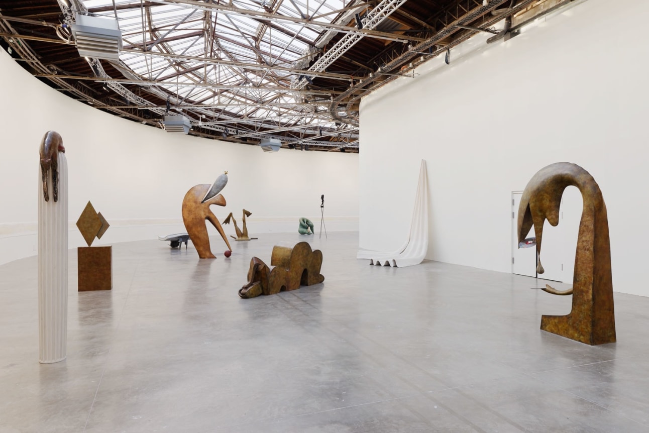Days are Dogs. Installation view, 2017. Palais de Tokyo, Paris. Photo: Aurélien Mole.