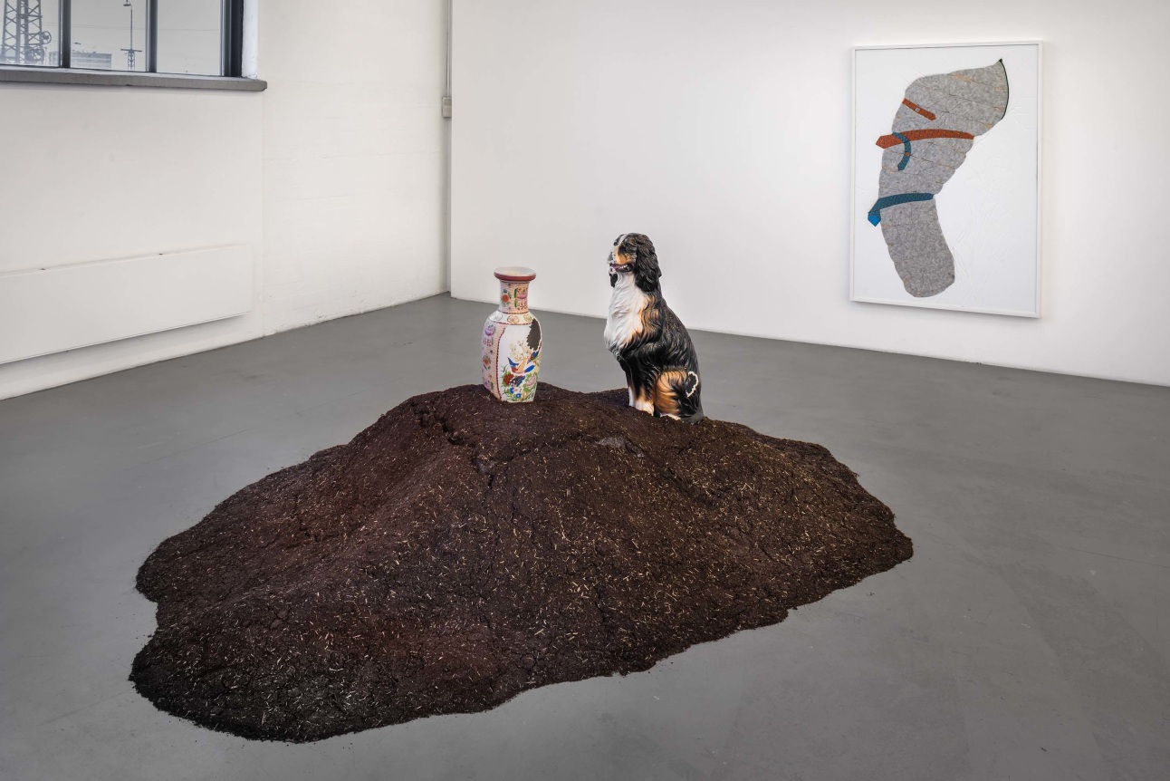 Nina Beier: Cash for Gold, installation view, 2015. Kunstverein Hamburg, Germany., 