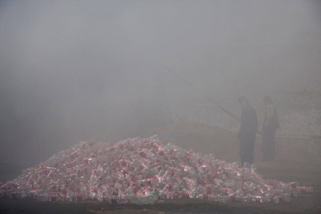 He Xiangyu Cola Project&nbsp;(Documentation), 2009&ndash;2011&nbsp;