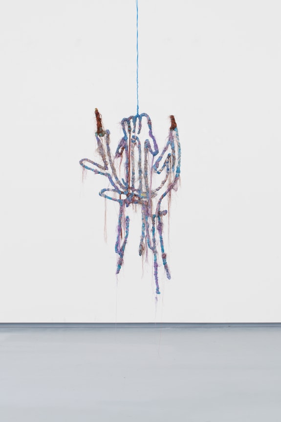 Julien Creuzet Attila cataracte, ta source aux pieds, des pitons verts, finira dans la grande mer, gouffre bleu, nous nous noyâmes, dans les larmes marées, de la lune, Fleur de Balisier, Morne des Esses, 2024