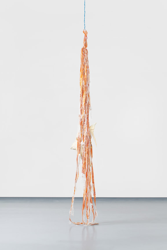 Julien Creuzet Attila cataracte, ta source aux pieds, des pitons verts, finira dans la grande mer, gouffre bleu, nous nous noyâmes, dans les larmes marées, de la lune, coquillage, Tudicla Spirillus, 2024