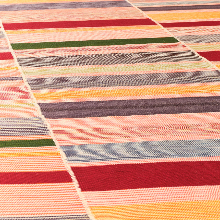 close up detail of the kia sar