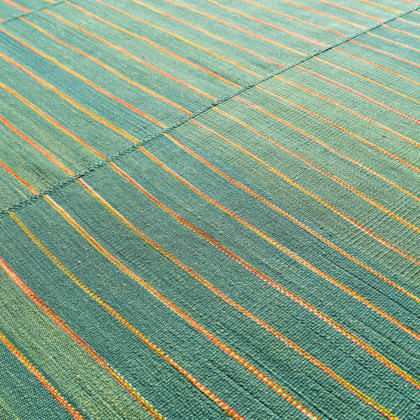 close up detail of the kia sar