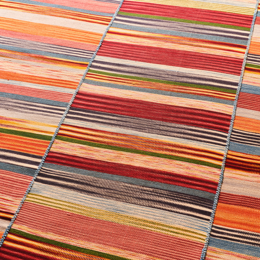 close up detail of the kia sar