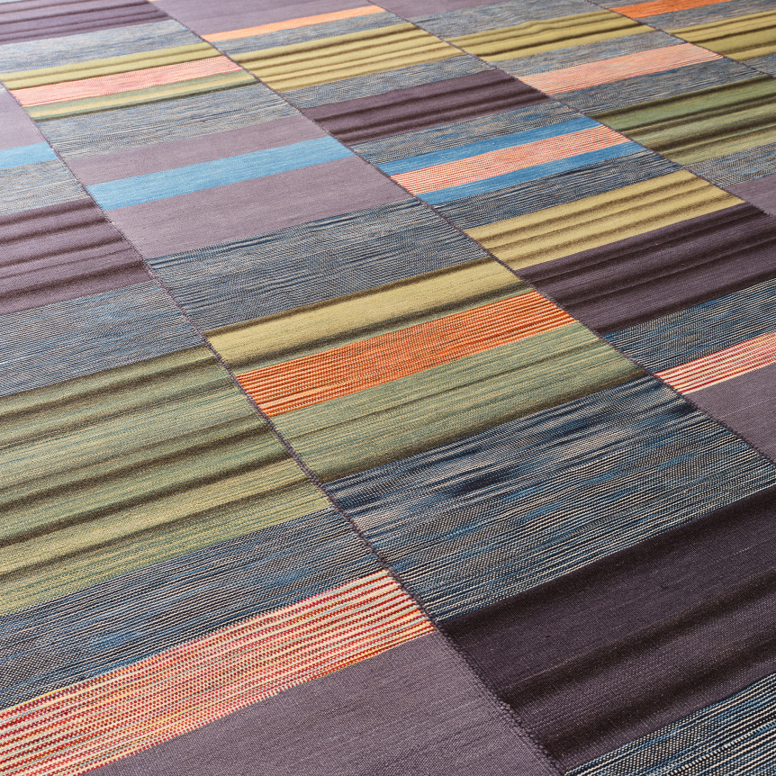 close up detail of the kia sar