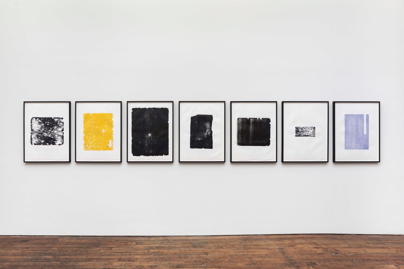 Elisabetta Benassi, Pietre di testa [Headstones]