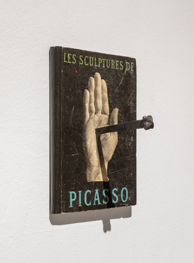 Elisabetta Benassi, La mano di Dio