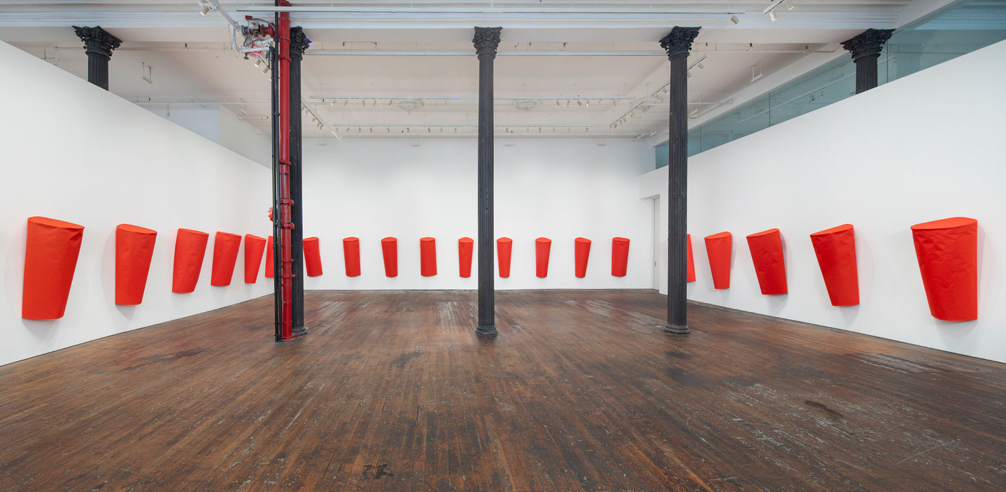 Franz Erhard Walther: Who cannot wait will stumble, installation view for activation