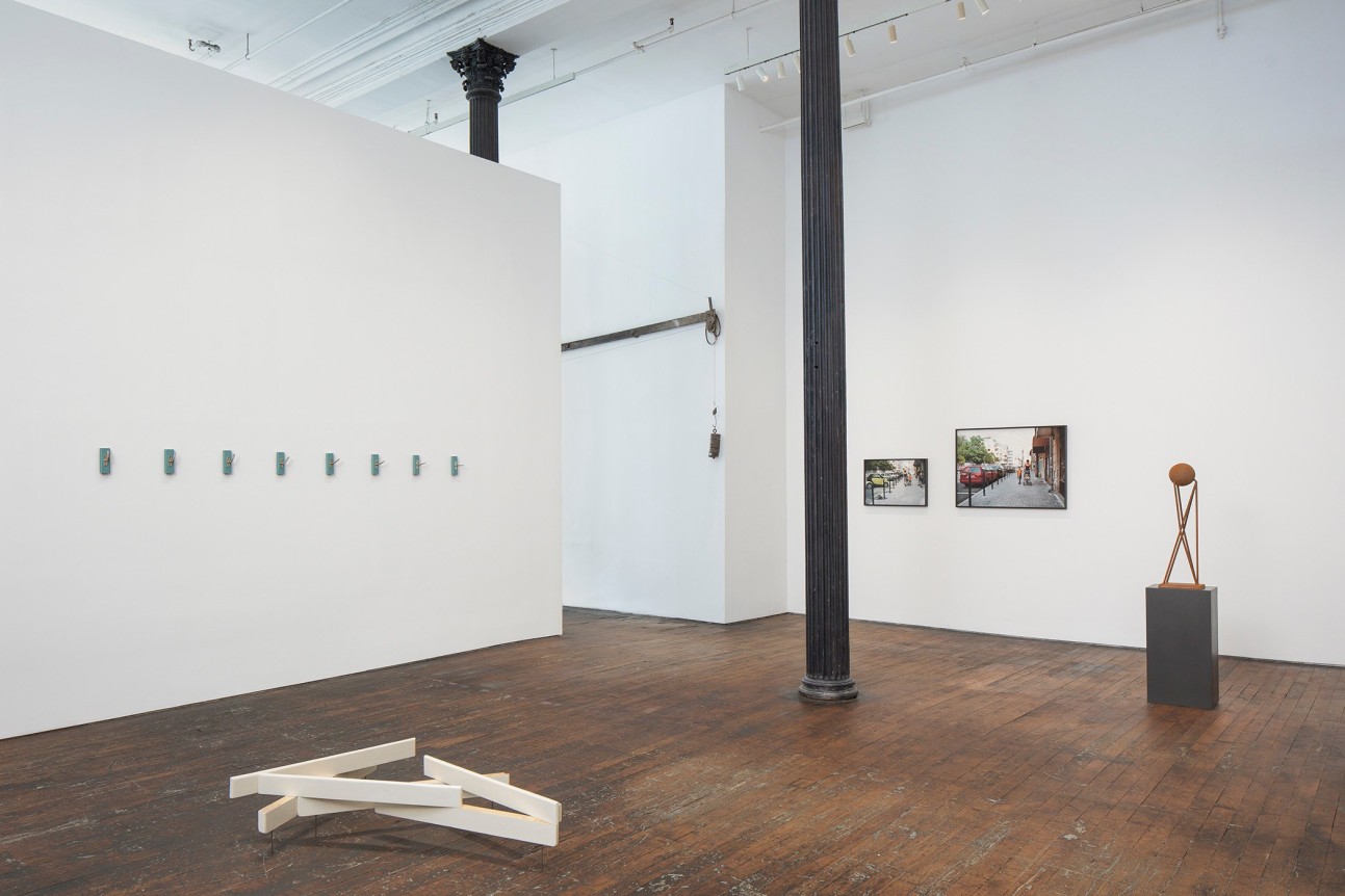 Roman Ondak: Waiting for Someone to Ring at My Door, installation view